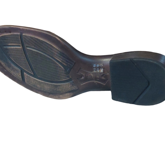 Ariat Cowboy Boots - Picture 2 of 5